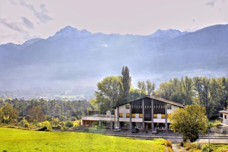 Hotel Sarre Zewnętrze zdjęcie