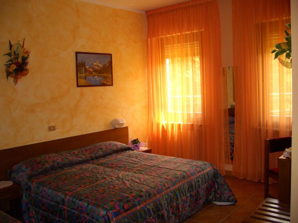 Hotel Sarre Zewnętrze zdjęcie
