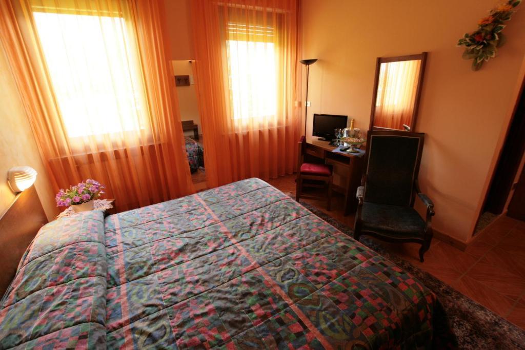Hotel Sarre Zewnętrze zdjęcie