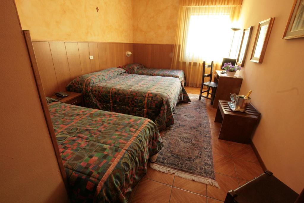 Hotel Sarre Pokój zdjęcie