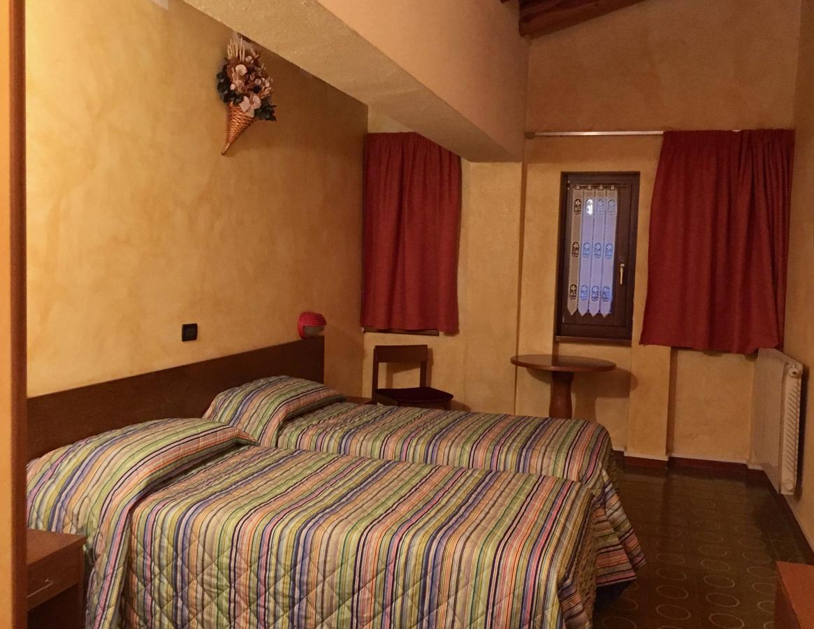 Hotel Sarre Zewnętrze zdjęcie